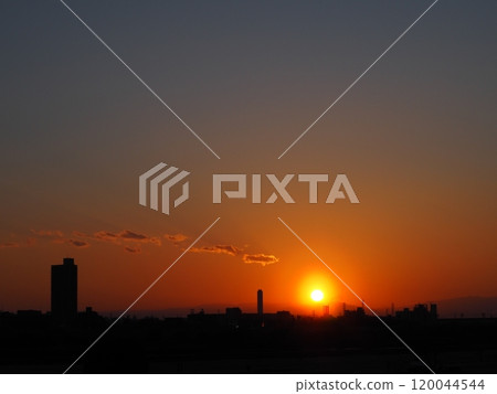 從川口市荒川堤防看關東山脈的夕陽 120044544