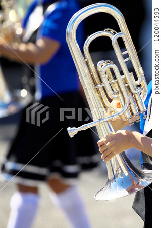 行進樂隊遊行樂器 120044593