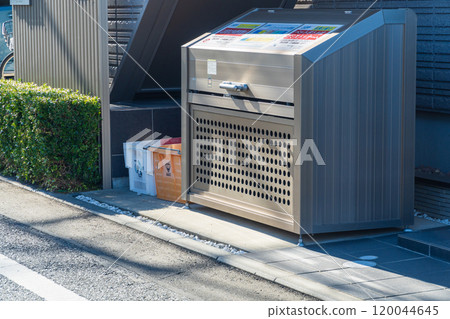 Garbage dump in the apartment Garbage separation 120044645