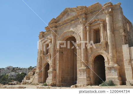 Jordan, Jerash, City of 1000 Pillars, Jerash Ruins, Hadrian's Gate, Triumphal Arch Jordan, Jerash, City of 1000 Pillars, Jerash Ruins, Hadrian's Gate, Triumphal Arch 120044734