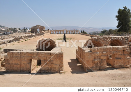Jordan, Jerash, city of 1000 pillars, Jerash ruins, horse racing and chariot racing stadium 120044740