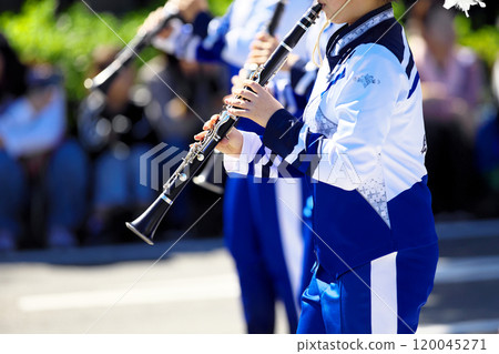 行進樂隊遊行樂器 120045271