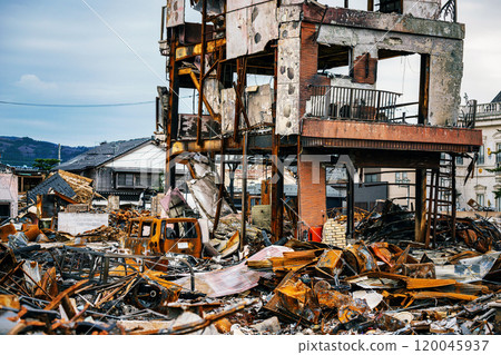 2020 Noto Peninsula Earthquake: Scorched earth townscape of Wajima 120045937
