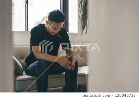 Indoor men's portrait photography 120046712