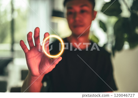 帶有全息圖的肖像 120046727