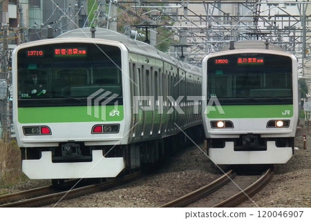 山手線E231系列和500系列車在惠比壽站交會 山手線E231系列和500系列車在惠比壽站交會 120046907