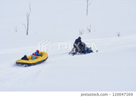 雪筏漂流 雪筏漂流 120047169