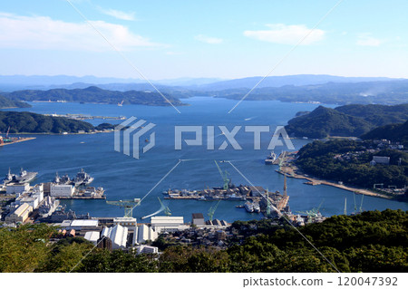 A view of downtown Sasebo from the popular viewing spot "Yumiharidake Observatory" in Sasebo City 120047392