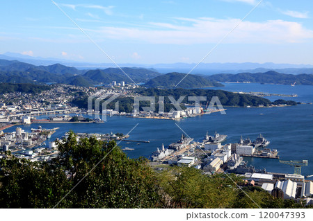 A view of downtown Sasebo from the popular viewing spot "Yumiharidake Observatory" in Sasebo City 120047393