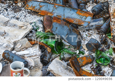 Glass bottles melted in fire caused by Noto Peninsula earthquake in 2024 120049036