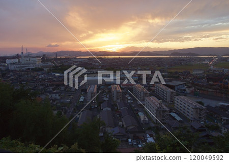 Sunset seen from Mount Kamejima, heading towards Tamashima 120049592