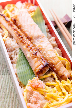 Delicious salmon belly lunch box 120049684