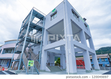 靜岡縣西伊豆市政廳旁的鋼筋混凝土海嘯避難場所 120049897