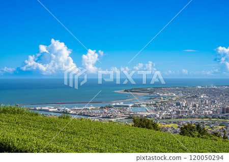 View of the cityscape, sea and sky of Yaizu from Fuefukidan Park in Yaizu City (Shizuoka Prefecture) 120050294