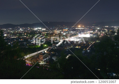 Night view of the factories from Mount Kamejima, Mizushima industrial area 120051007