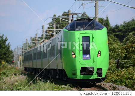 The Super Hakucho Express runs on the Tsugaru Line 120051133