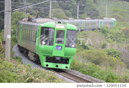 The Super Shiratori Express runs on the Esashi Line 120051134