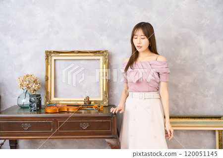 young woman young woman 120051145