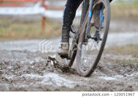 Rainy day bike race 120051967