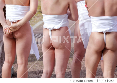 Men wearing loincloths, festival scene 120051968