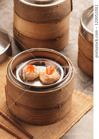 Minced pork seasoned with salted egg yolk in a bamboo steamer. 120052081