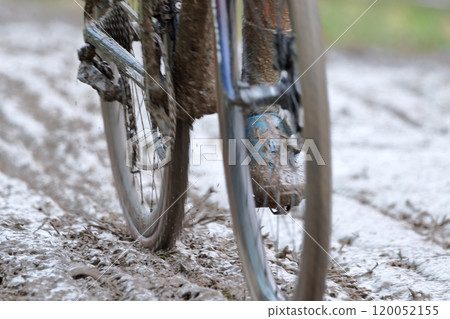Rainy day bike race 120052155