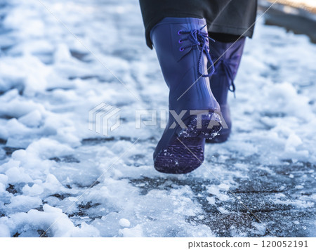 Cold winter image 120052191