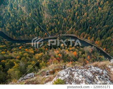 Scenic View of Dunajec river gounge in Autumn colors 120053171