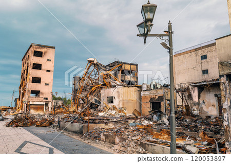 2020 Noto Peninsula Earthquake: Scorched earth townscape of Wajima 120053897