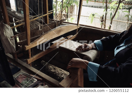 Weaving in a Hmong home Weaving in a Hmong home 120055112