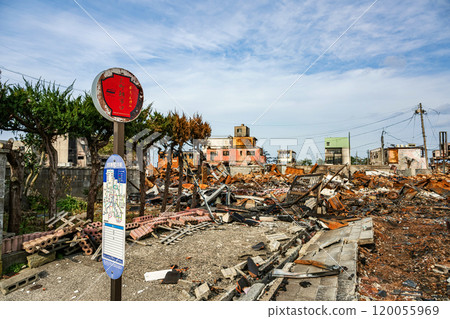The 2024 Noto Peninsula earthquake turned the Wajima morning market into a burnt wasteland 120055969