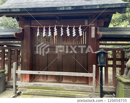 This is Toshogu Shrine, located at Okunitama Shrine in Fuchu City, Tokyo. 120058735