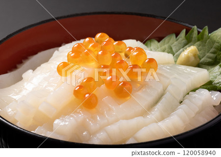 Seafood bowl (squid, salmon roe) 120058940