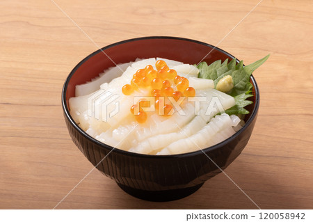 海鮮蓋飯（魷魚、鮭魚子） 120058942