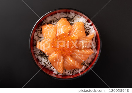 Salmon and salmon roe rice bowl 120058948