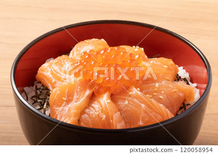 Salmon and salmon roe rice bowl 120058954