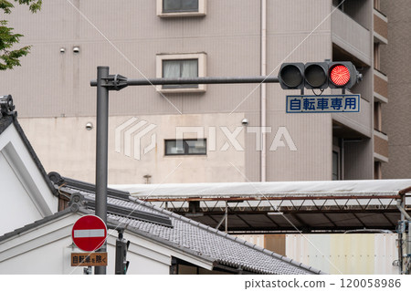 防止交通事故的道路標誌和道路標記 120058986