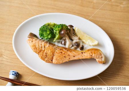 Autumn salmon meuniere Autumn salmon meuniere 120059536