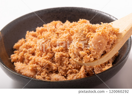 Grilled salmon and cod roe 120060292