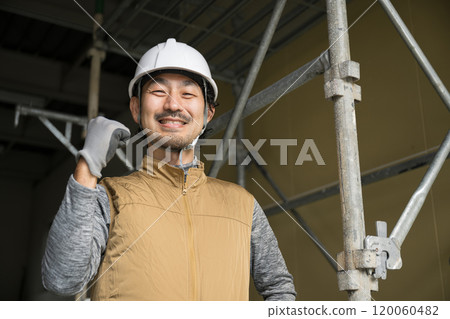A camera shot of a job-hunting or recruitment job for construction workers (such as scaffolders and demolition workers) wearing helmets 120060482