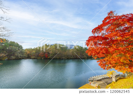 Scenery of Lake Bishamon (Goshiki-numa) in late autumn; first snow on Mount Bandai; Kitashiobara Village, Fukushima Prefecture 120062545