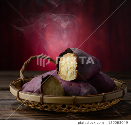Autumn taste: baked sweet potato (sweet potato) 120063049