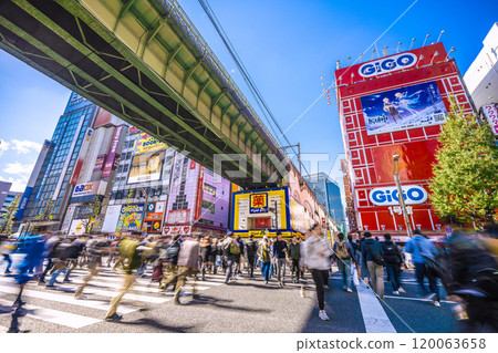 日本東京城市景觀十一月。入境旅遊持續...威脅人流...秋葉原擠滿外國遊客=第9 日本東京城市景觀十一月。入境旅遊持續...威脅人流...秋葉原擠滿外國遊客=第9 120063658