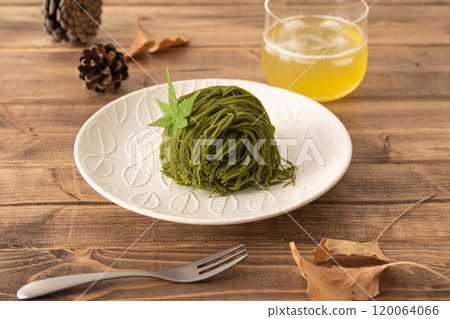 Delicious matcha Mont Blanc 120064066