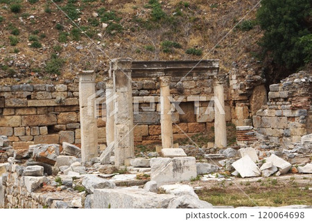 土耳其伊茲密爾附近的以弗所遺址 120064698