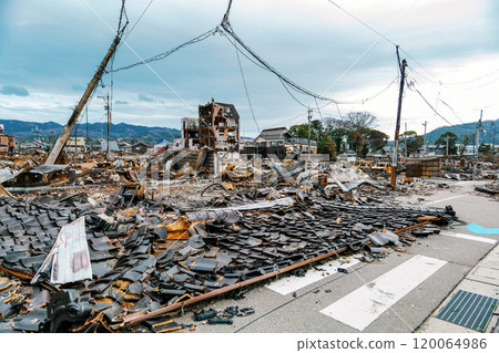 能登半島地震：輪島的焦土街景 120064986