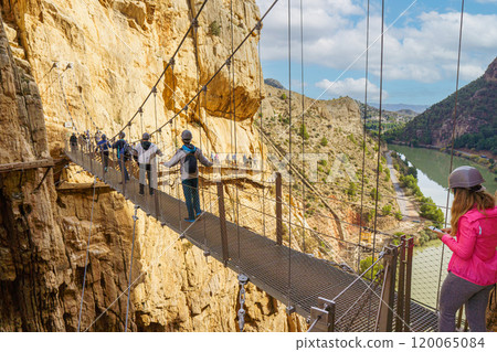 People crossing the suspension bridge of the Caminito del Rey 120065084