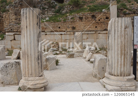 土耳其伊茲密爾附近的以弗所遺址 120065145