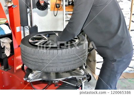 Tire change, flat tire, tire reassembly Tire change, flat tire, tire reassembly 120065386