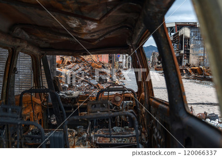 Noto Peninsula earthquake: charred car 120066337